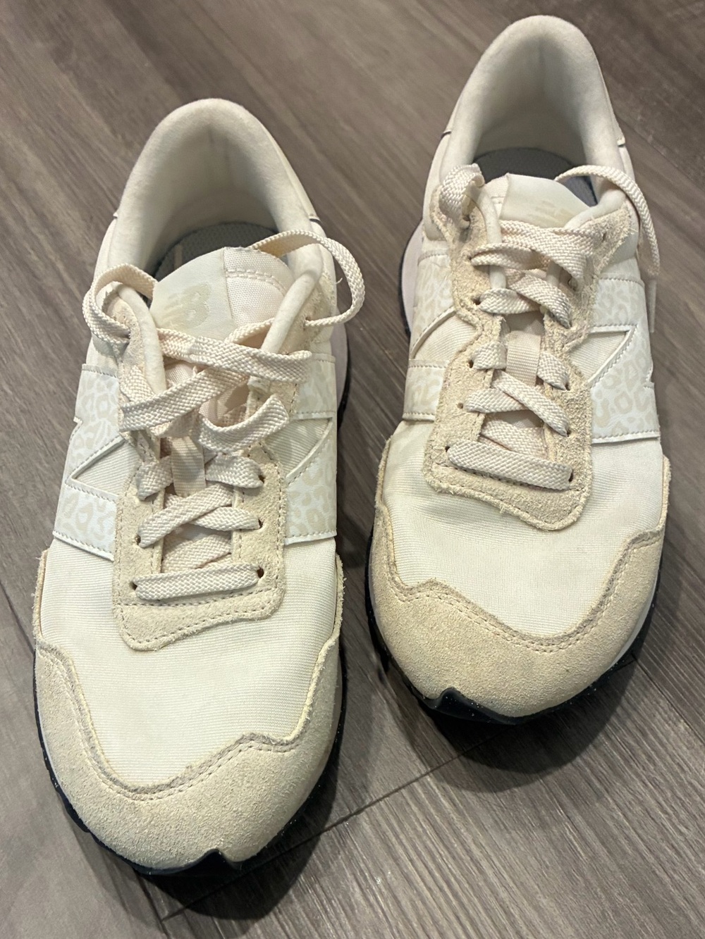 New Balance 237 women’s Cream/Beige Casual Sneakers